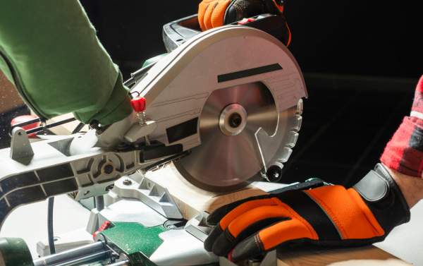 How to Choose a Miter Saw